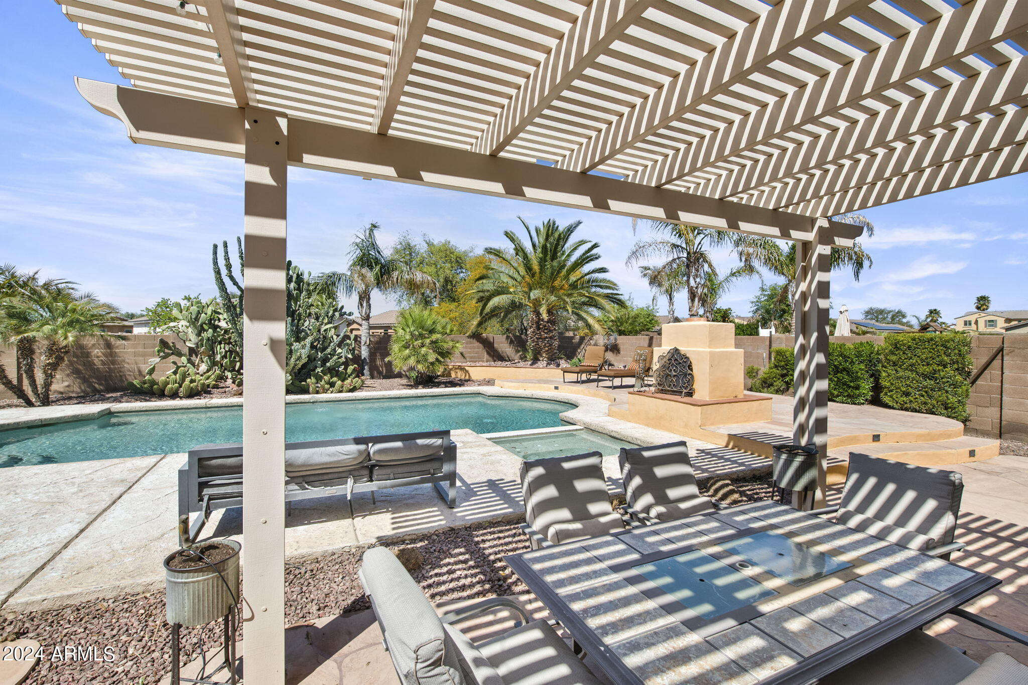924 W HOLSTEIN Trail