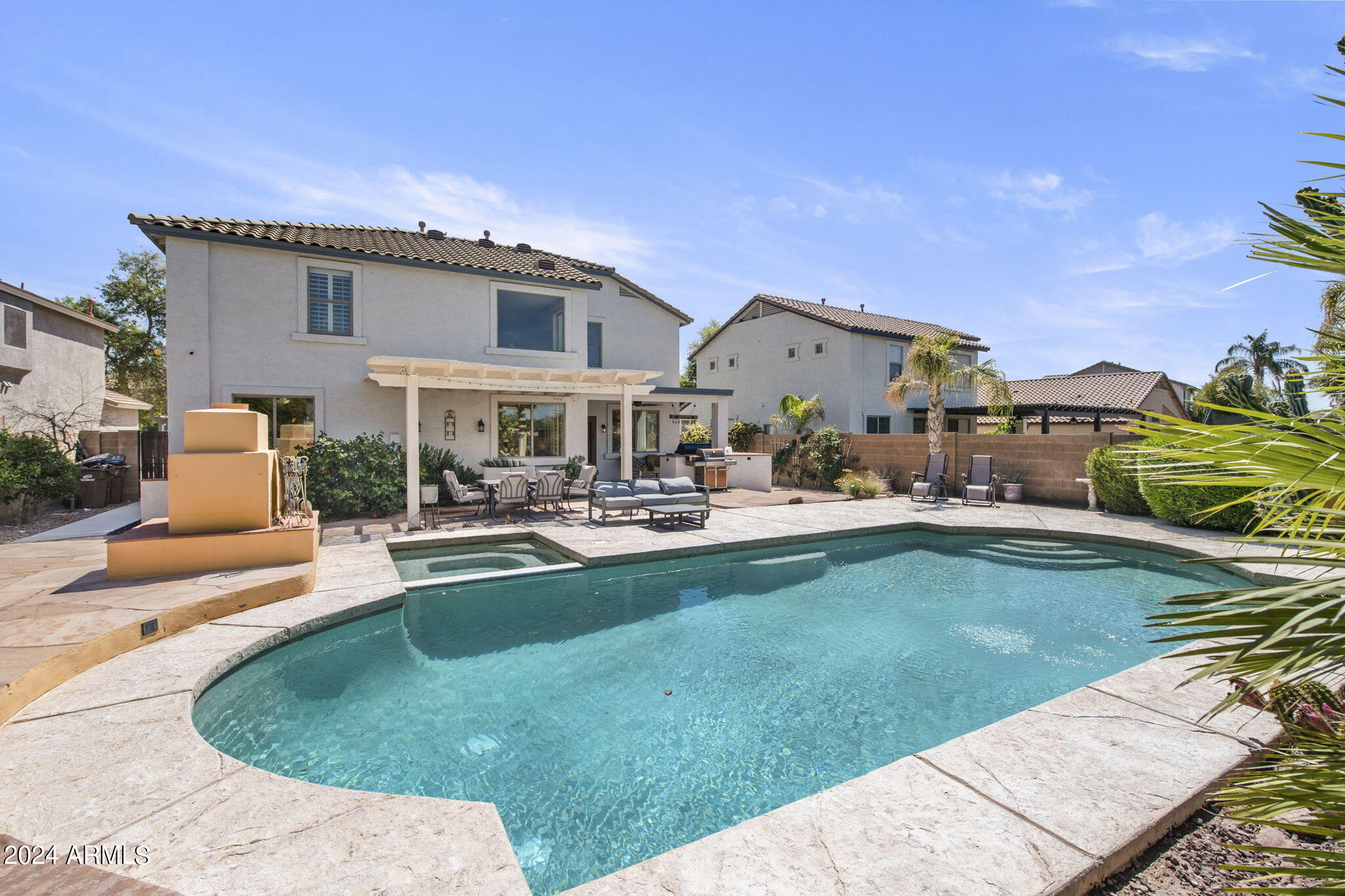 924 W HOLSTEIN Trail