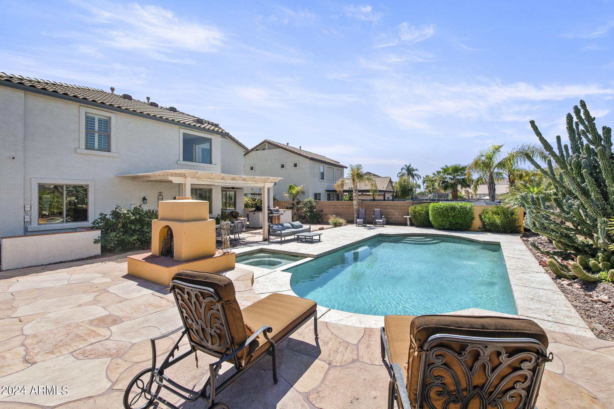 924 W HOLSTEIN Trail