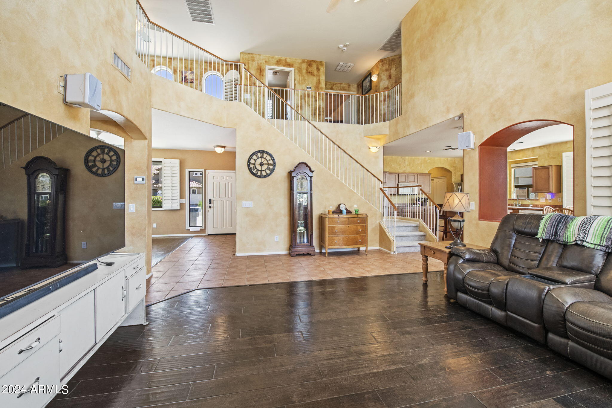 924 W HOLSTEIN Trail