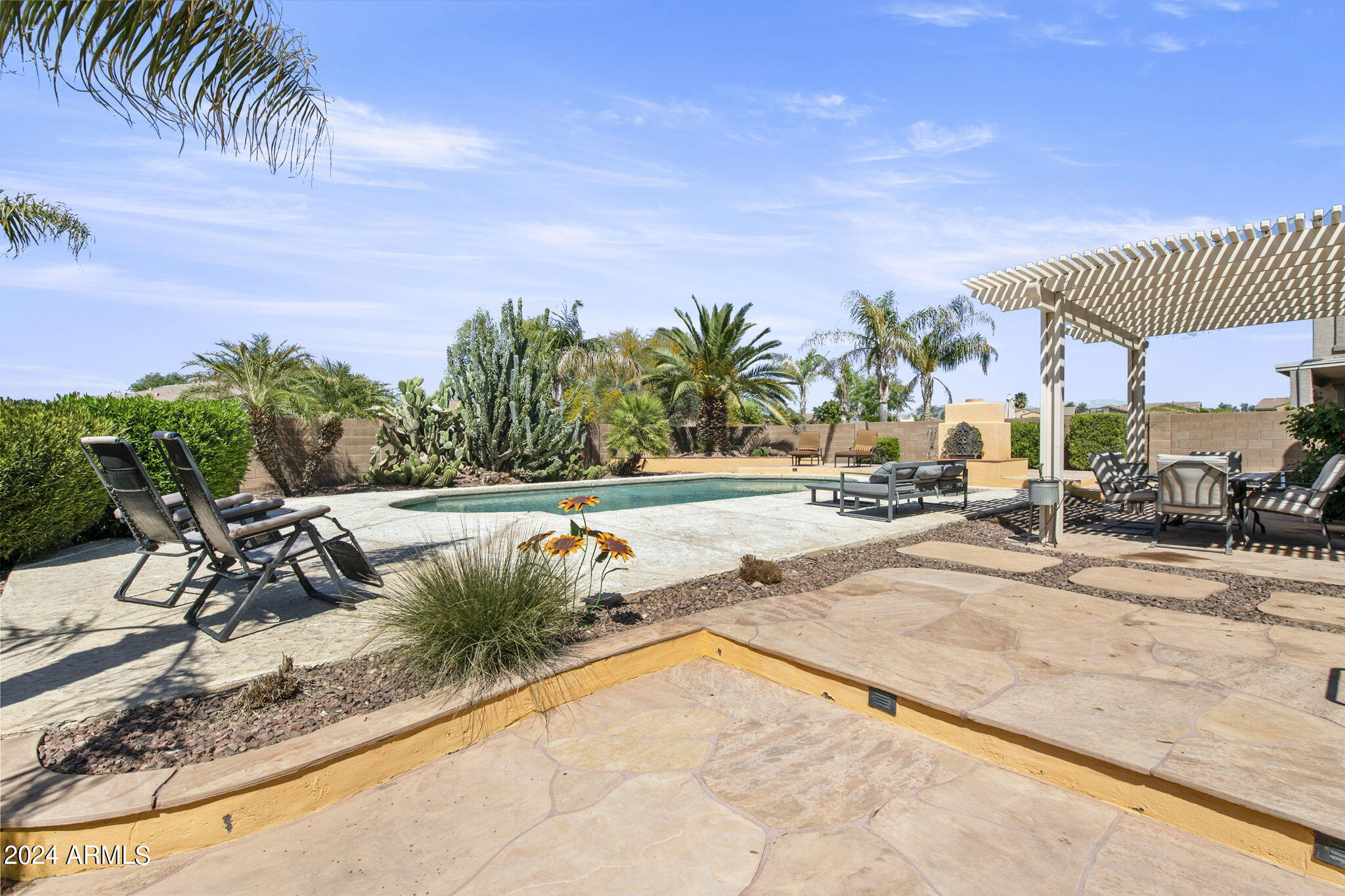 924 W HOLSTEIN Trail