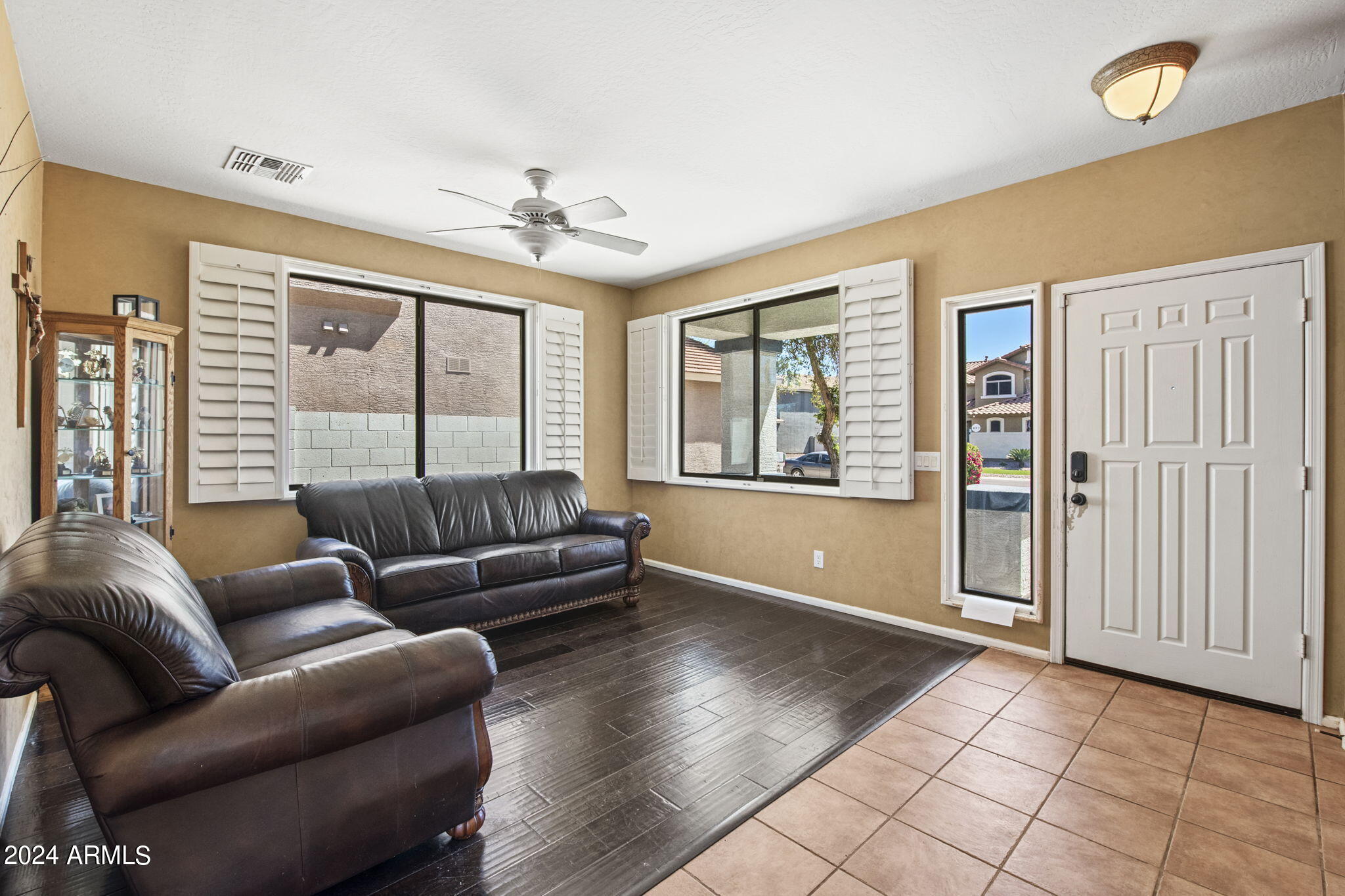 924 W HOLSTEIN Trail