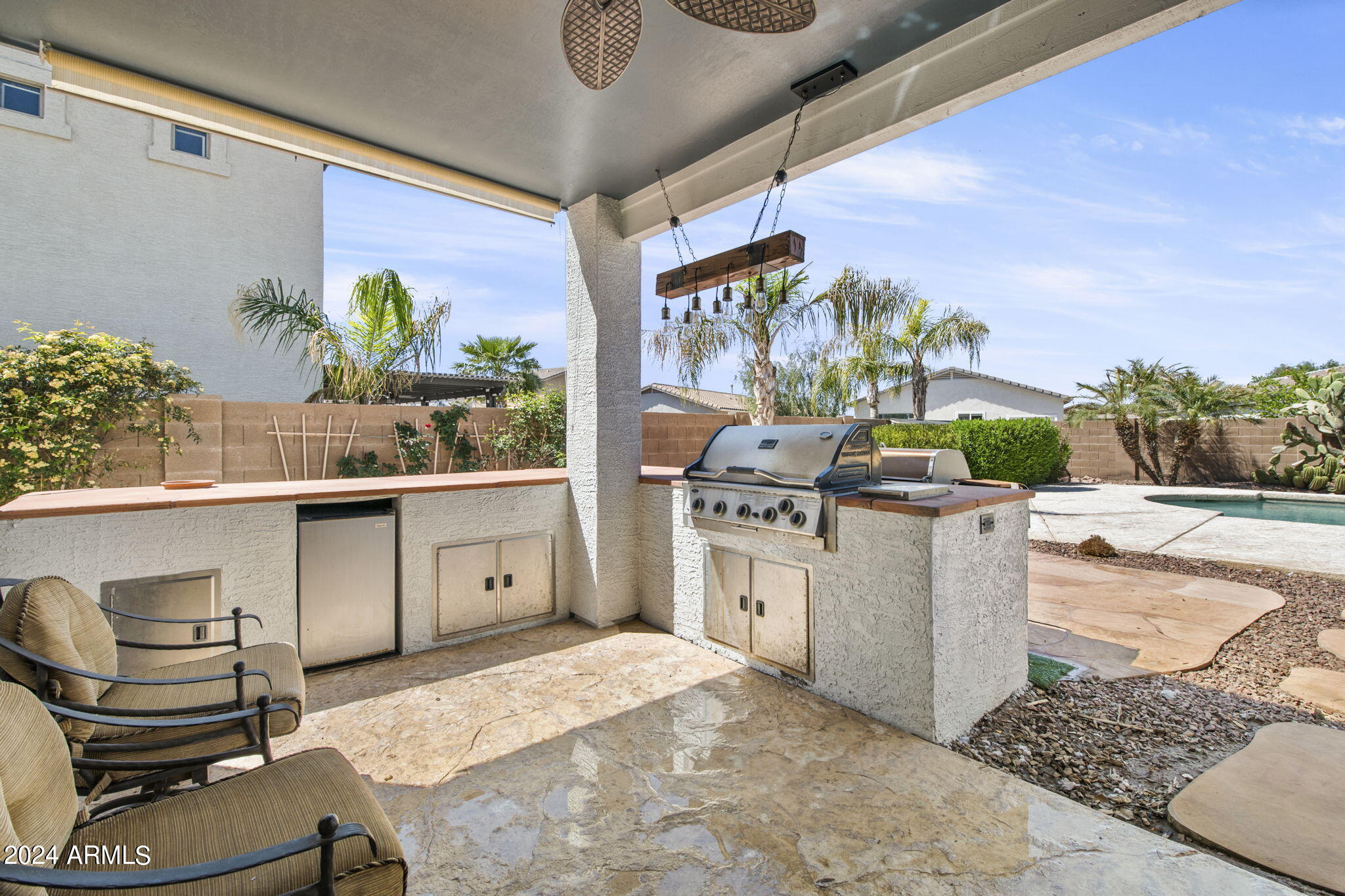 924 W HOLSTEIN Trail