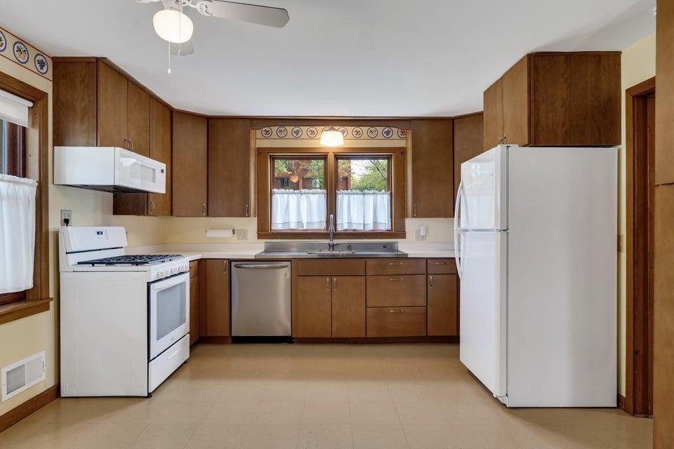 667 East Blackhawk Avenue