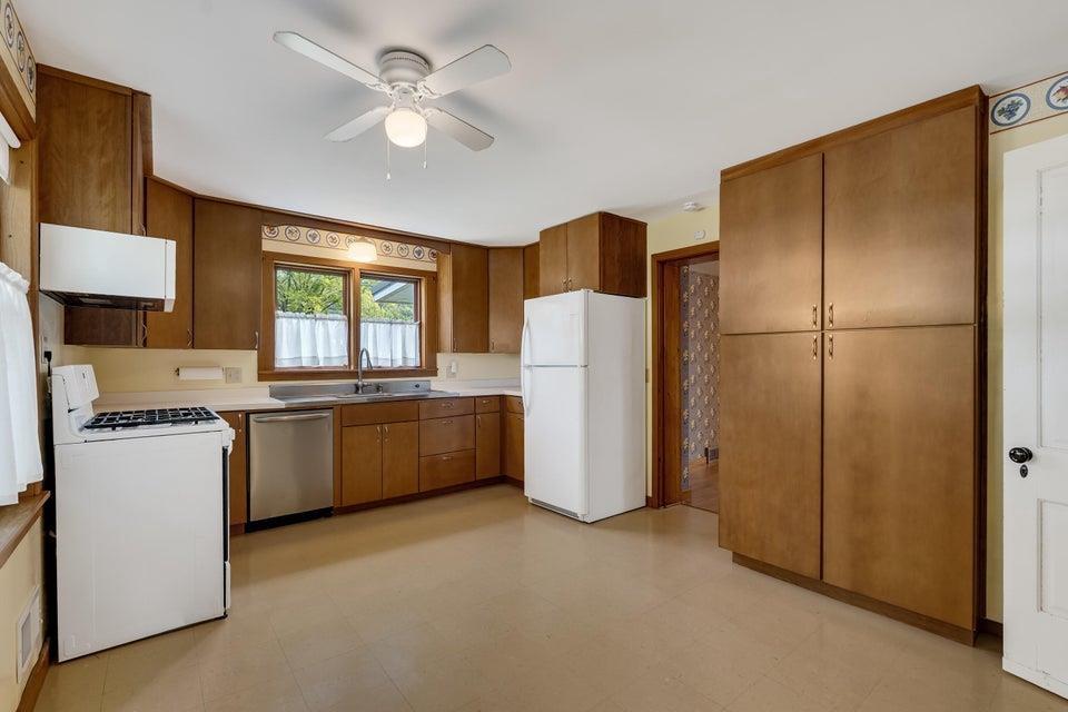 667 East Blackhawk Avenue