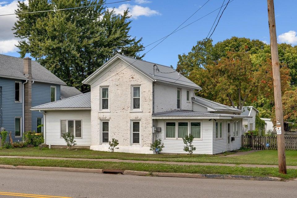 667 East Blackhawk Avenue