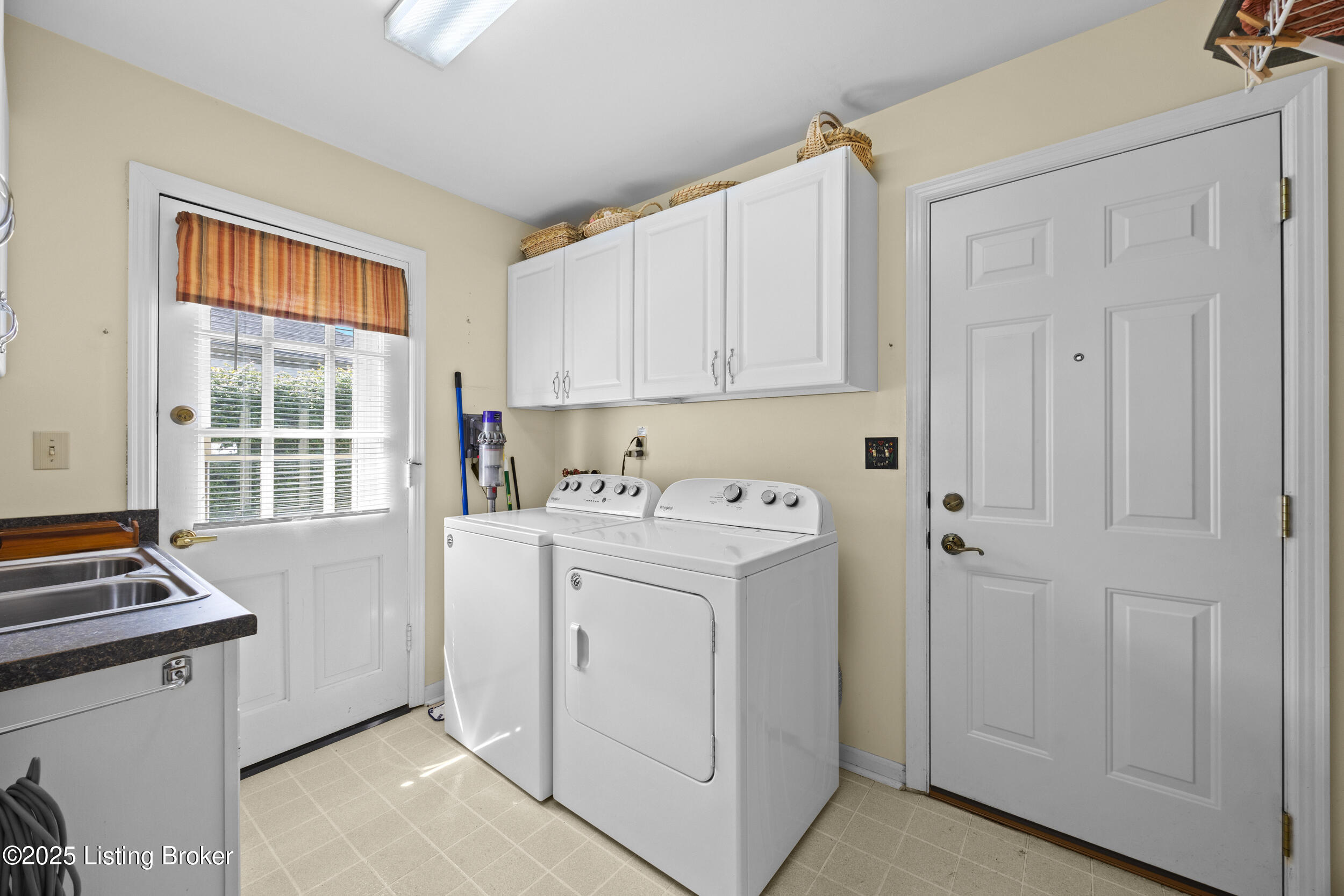 400 Edinburgh Pl, Louisville