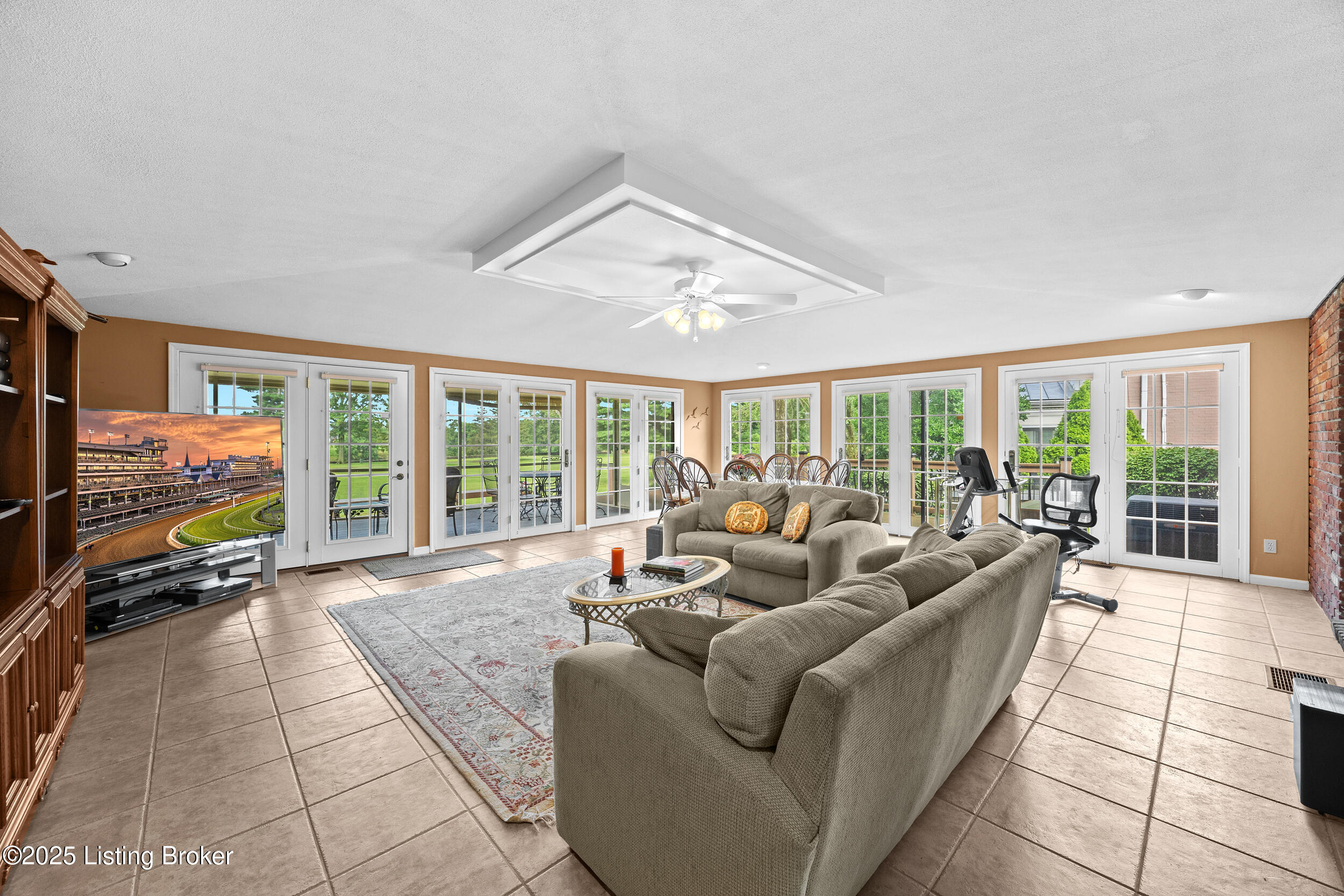 400 Edinburgh Pl, Louisville