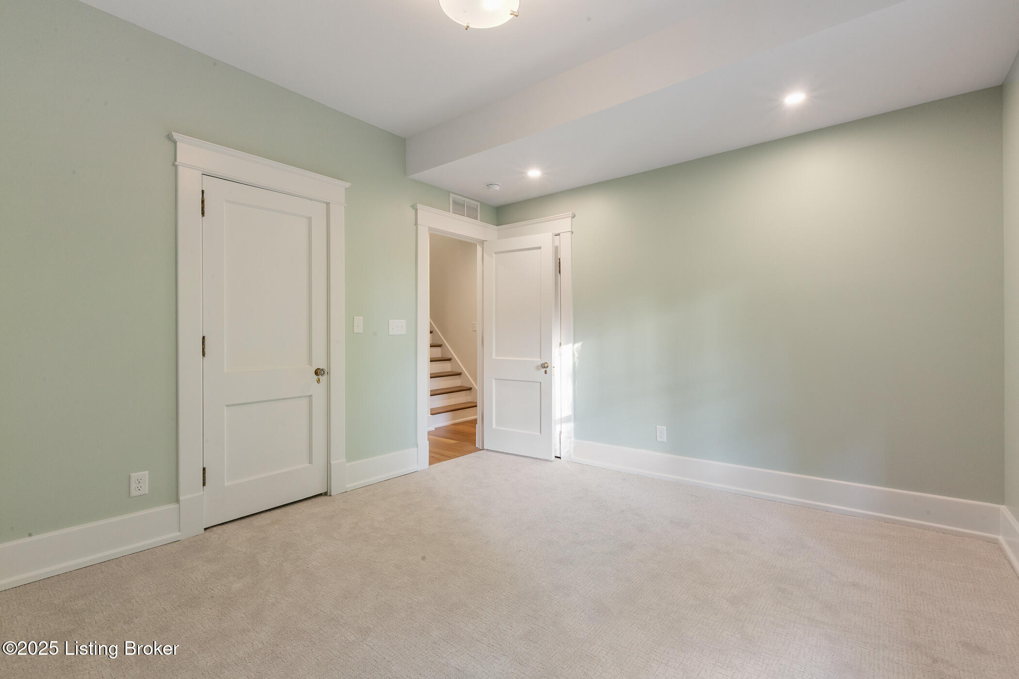 2325 Carolina Ave
