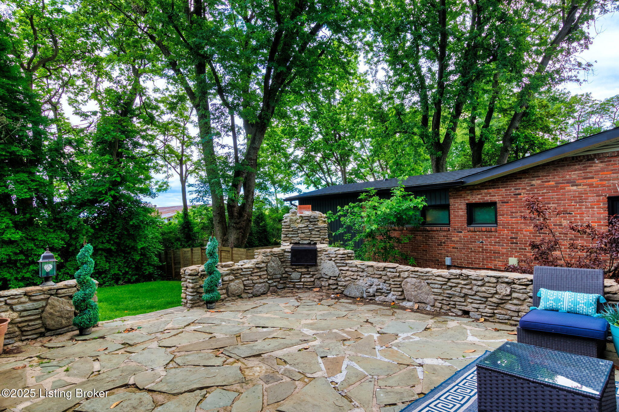 3212 Five Oaks Pl