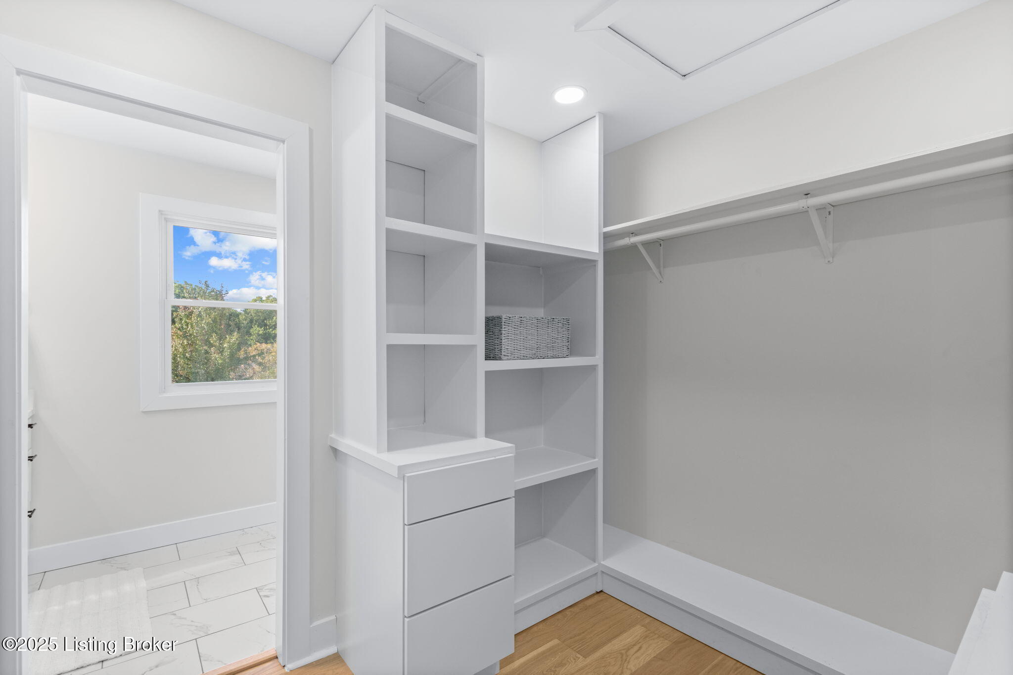 6803 Brownsboro Rd