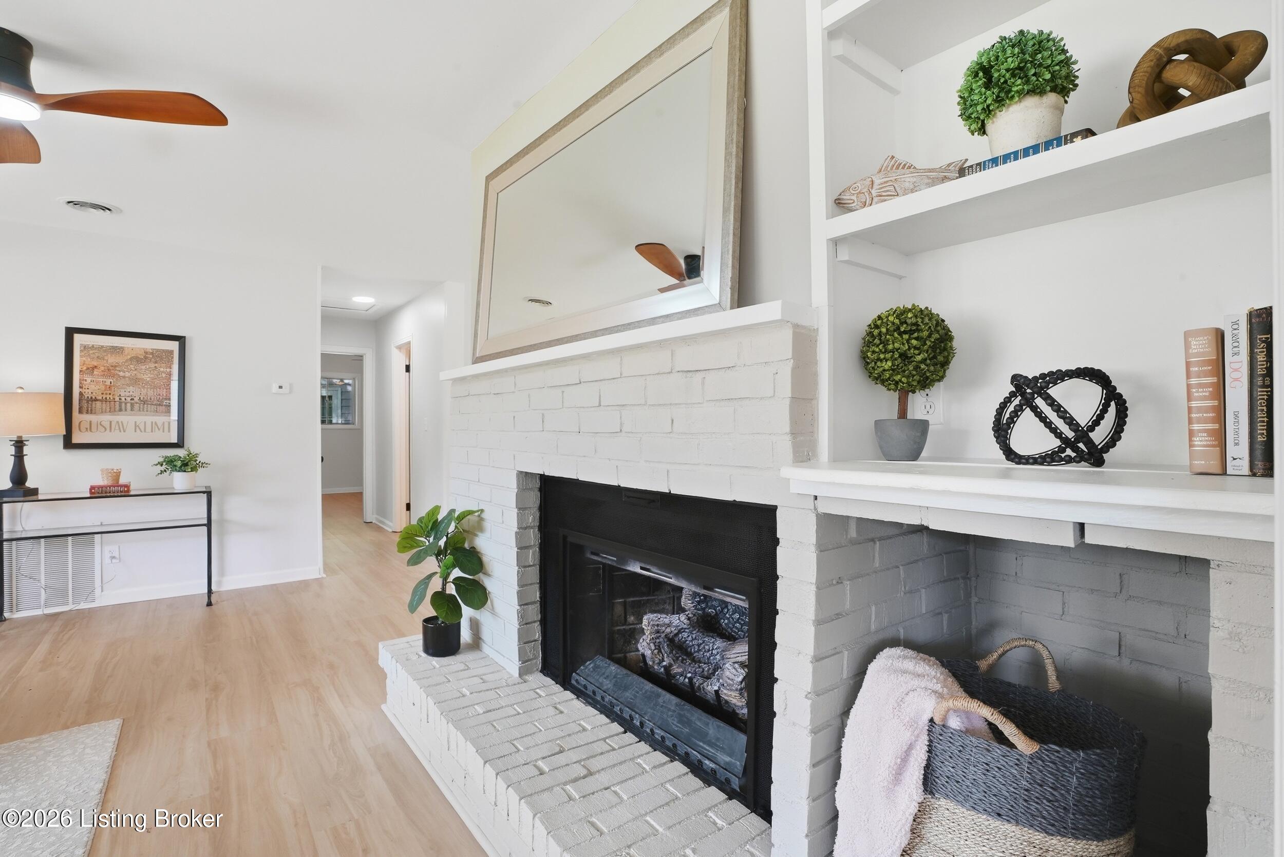 4827 Andalusia Ln