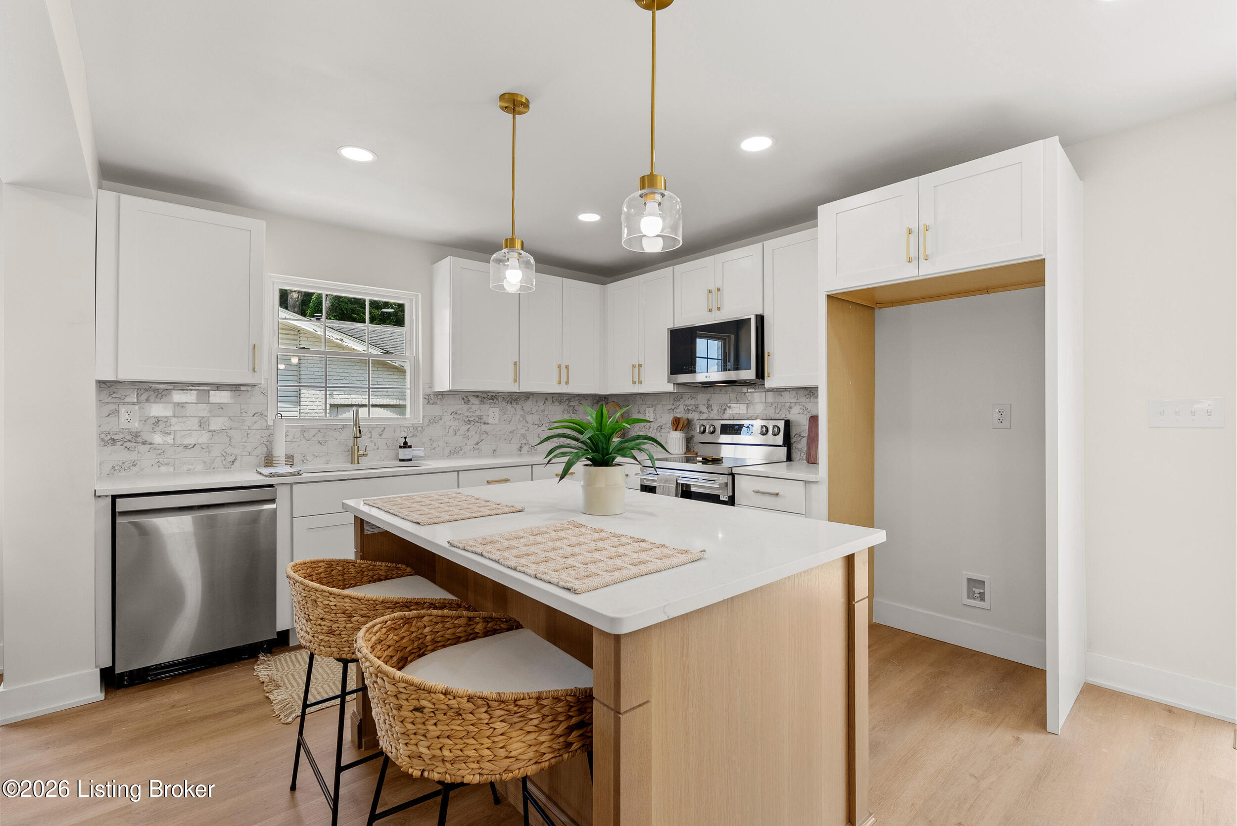 6817 Green Meadow Cir