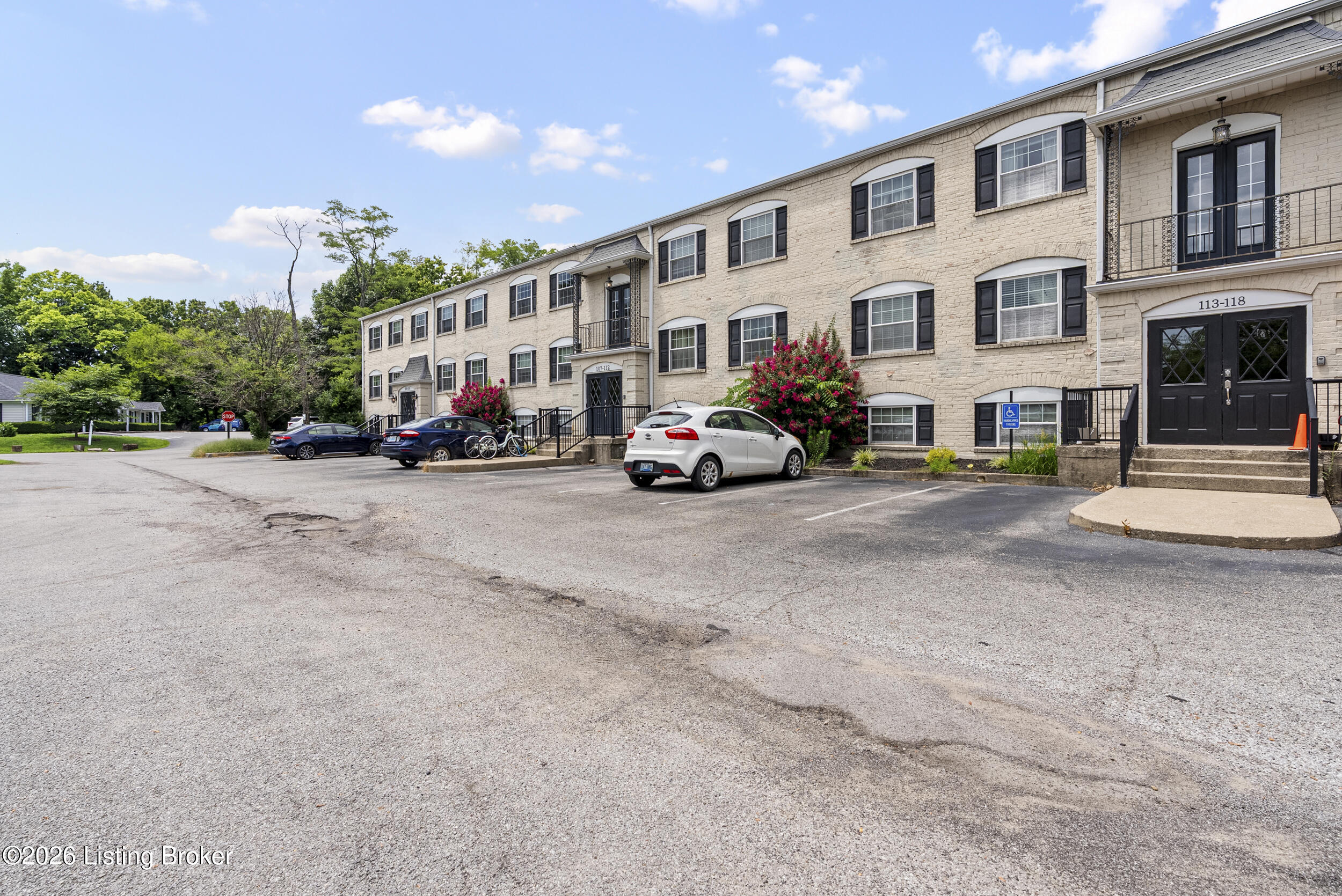 113 Middletown Square