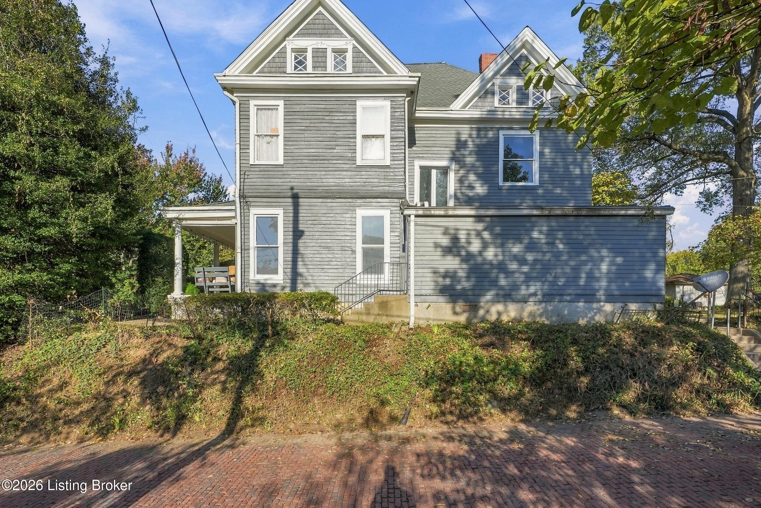 1319 Willow Ave