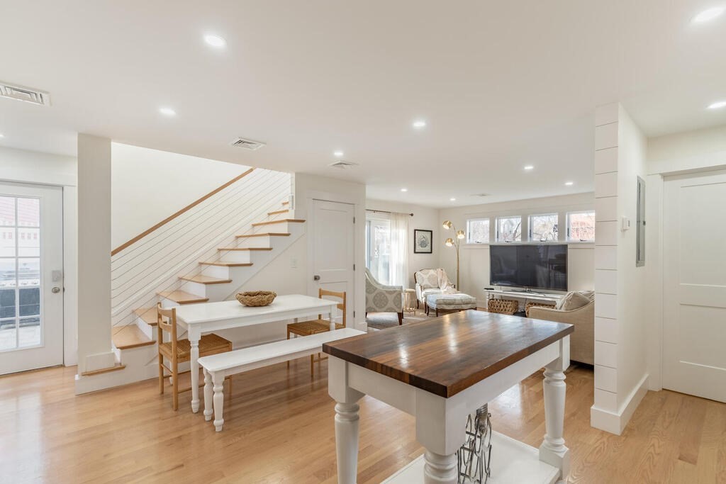 6 King Street # 3