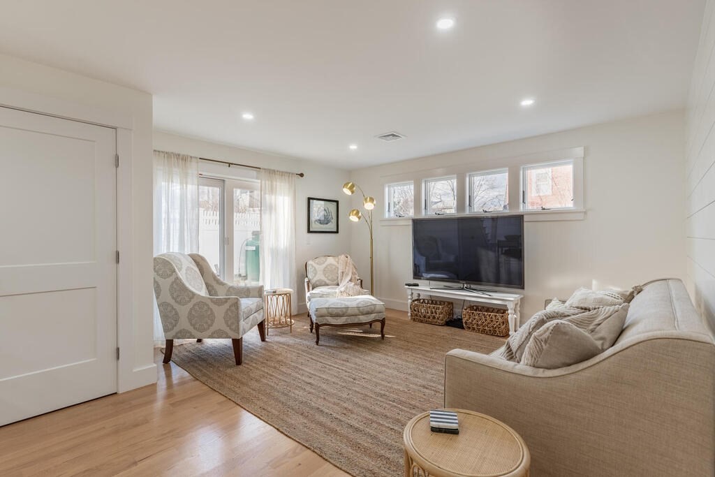 6 King Street # 3