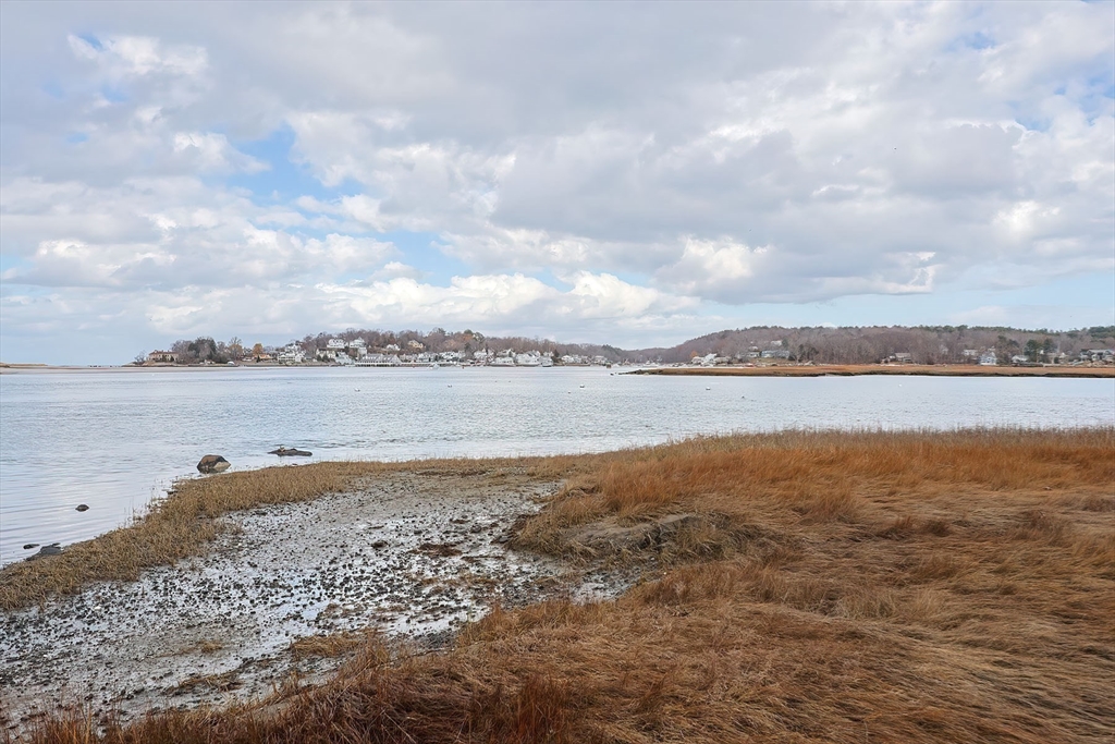 21 Shore Hill Rd