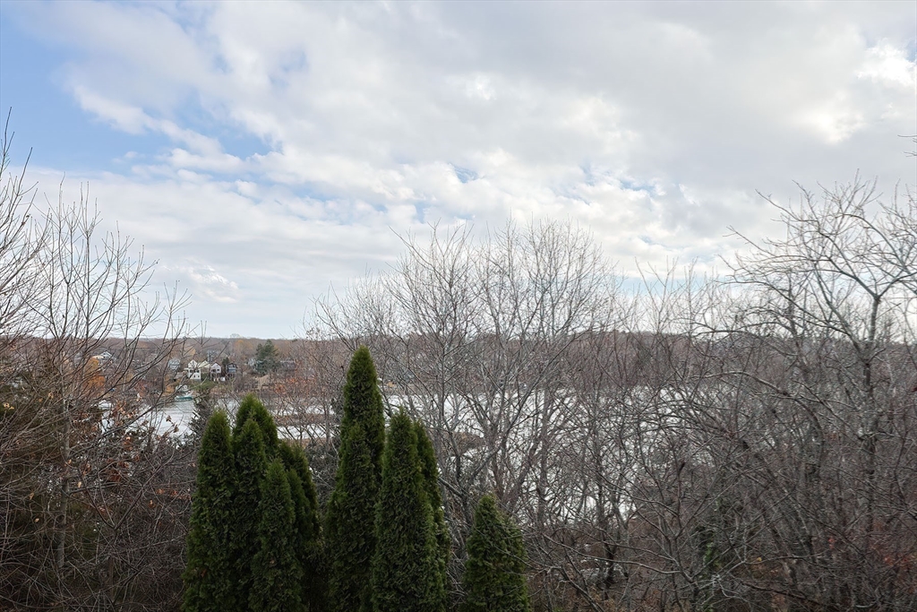 21 Shore Hill Rd