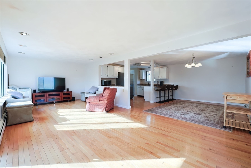 21 Shore Hill Rd