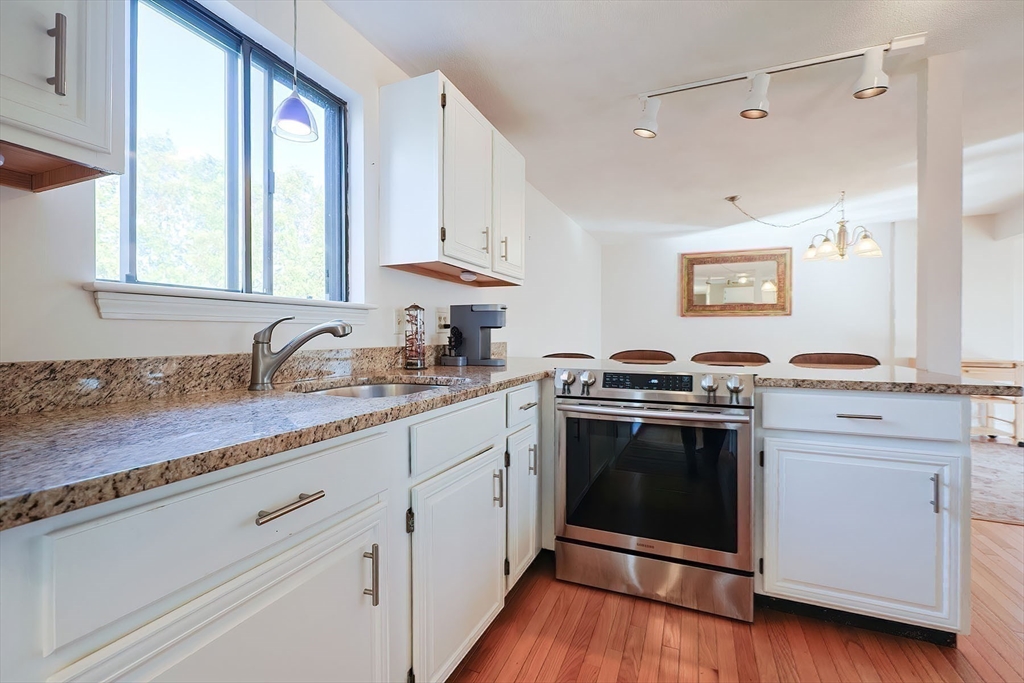 21 Shore Hill Rd