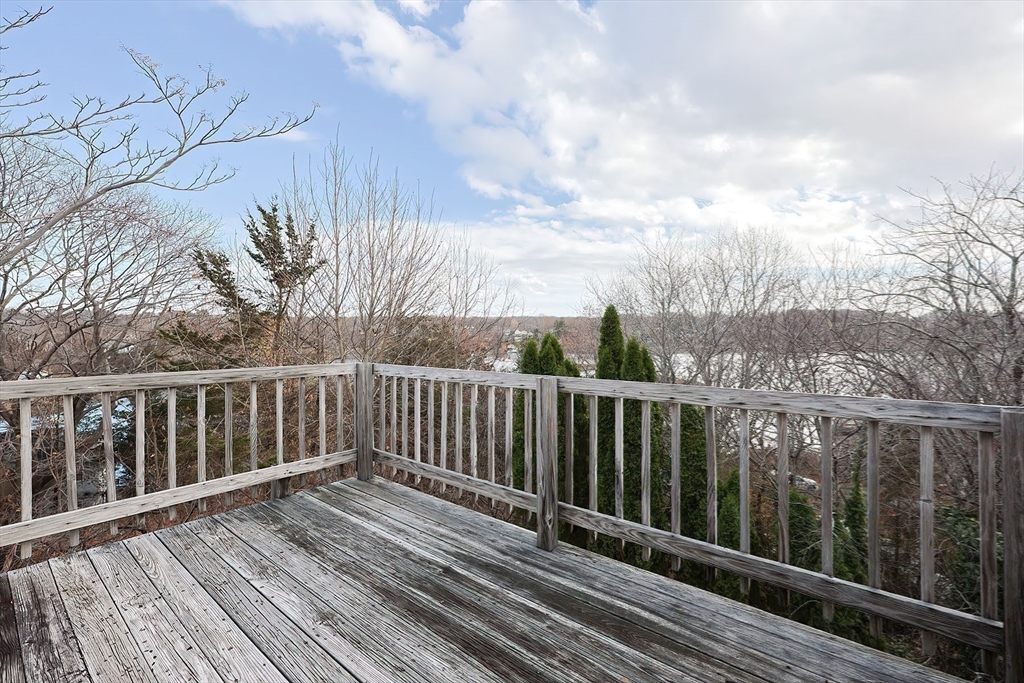 21 Shore Hill Rd