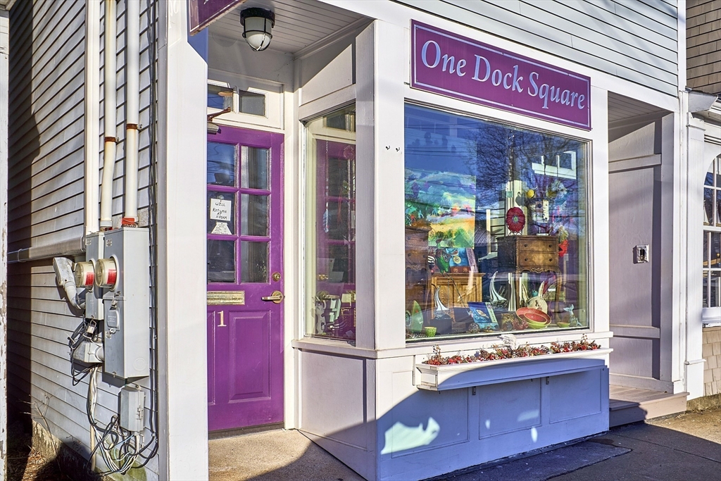 1 Dock Square