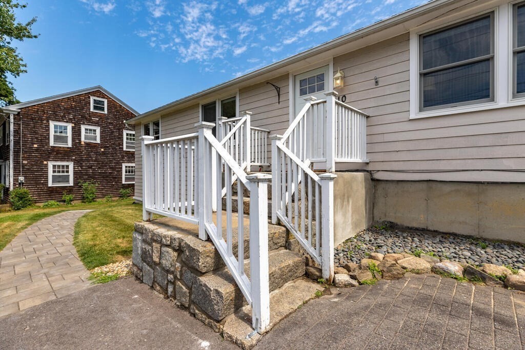 10 Railroad Ave # 1
