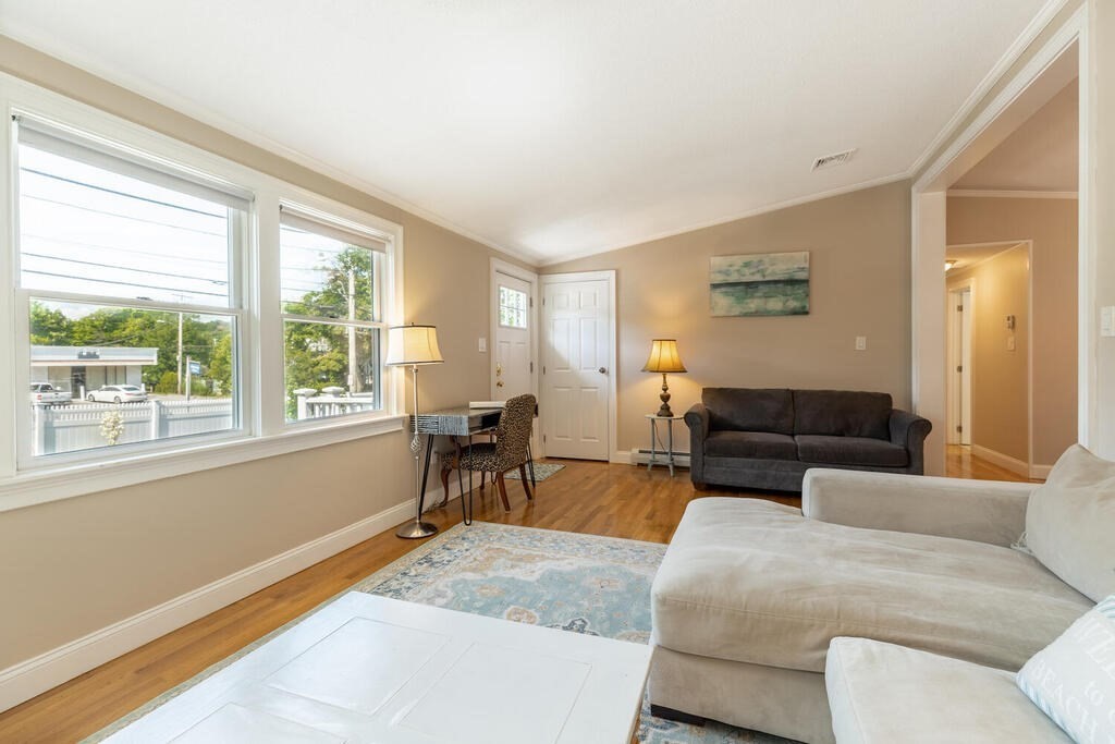 10 Railroad Ave # 1