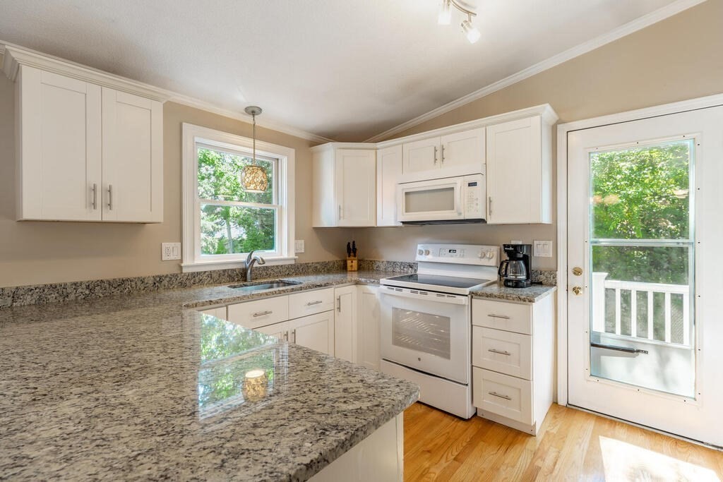 10 Railroad Ave # 1
