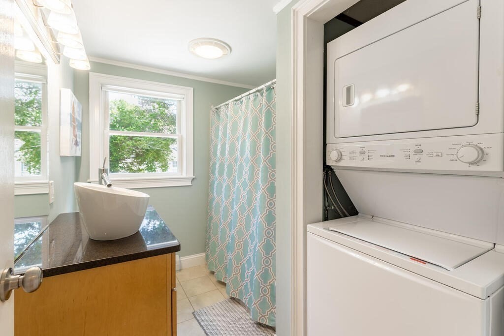 10 Railroad Ave # 1