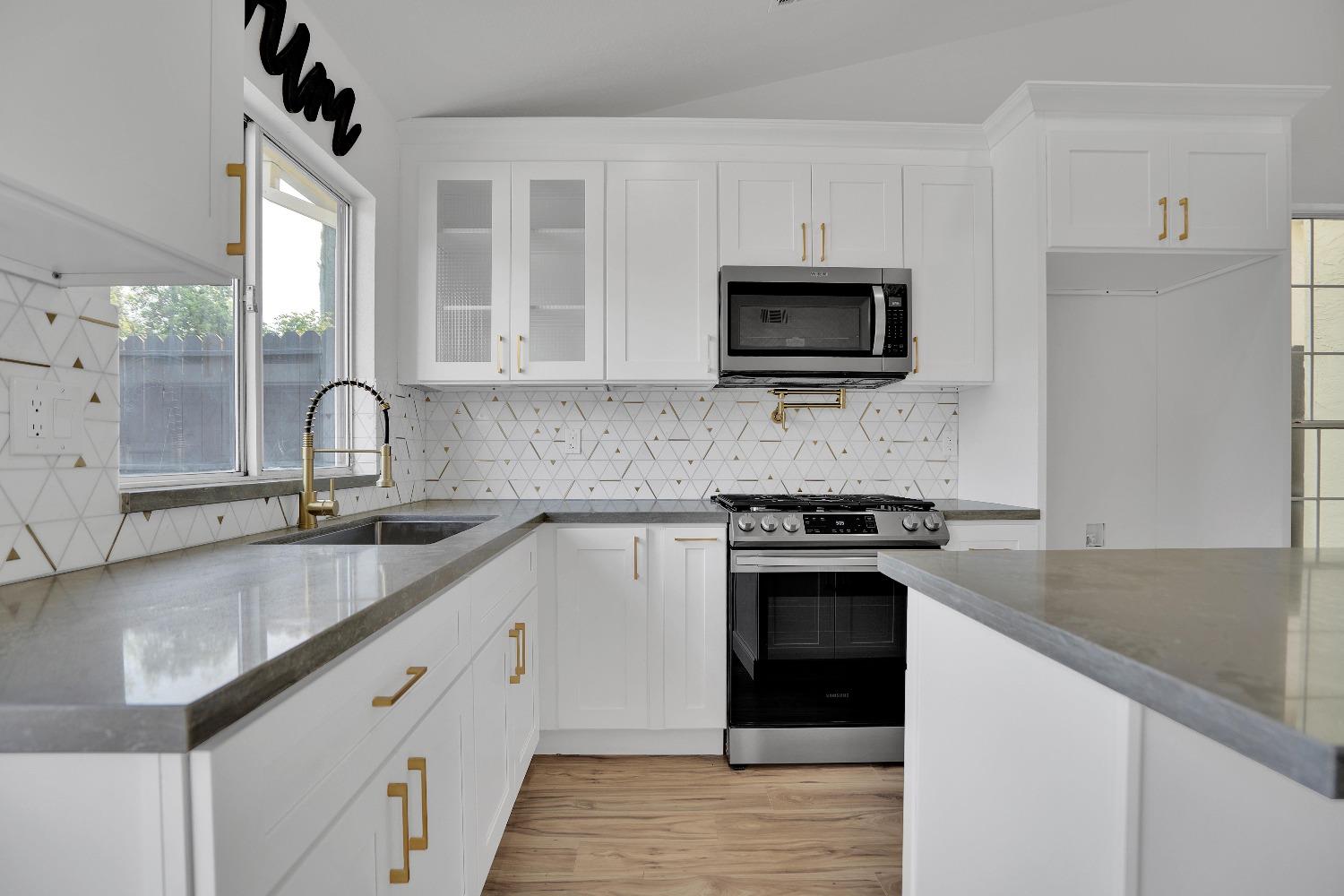 2121 Alta Sierra Street