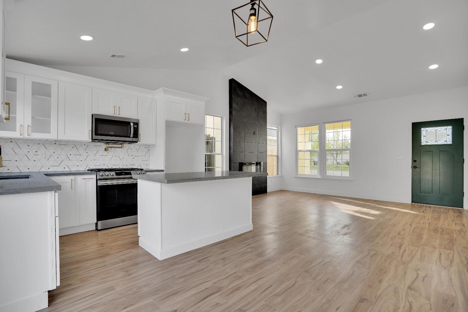 2121 Alta Sierra Street