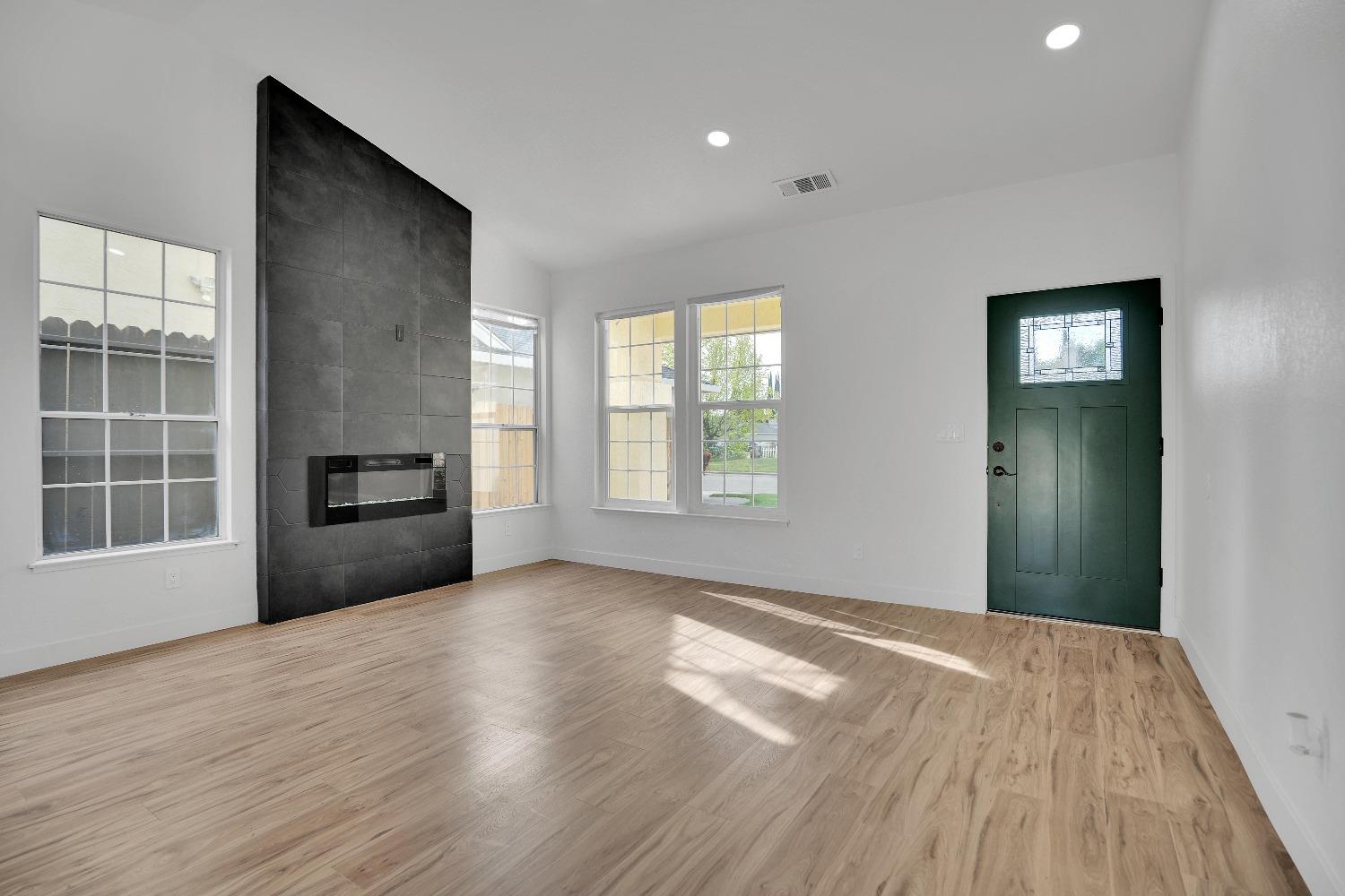 2121 Alta Sierra Street