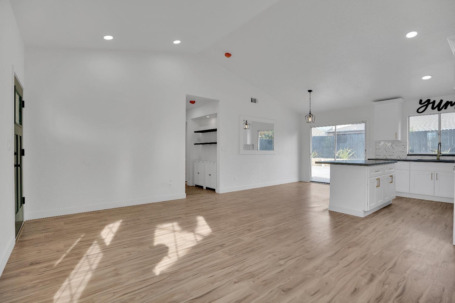 2121 Alta Sierra Street