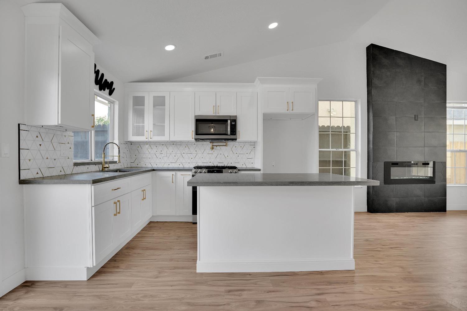 2121 Alta Sierra Street