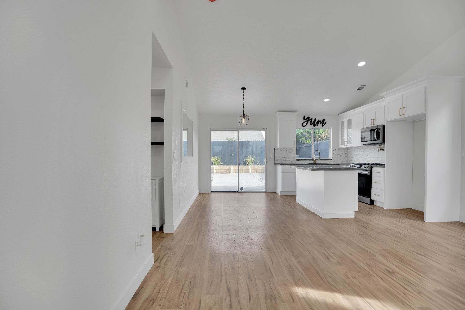 2121 Alta Sierra Street