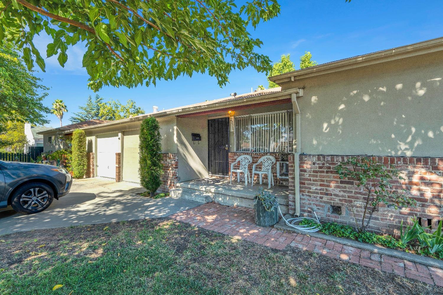 2111 2113 Elmwood Avenue