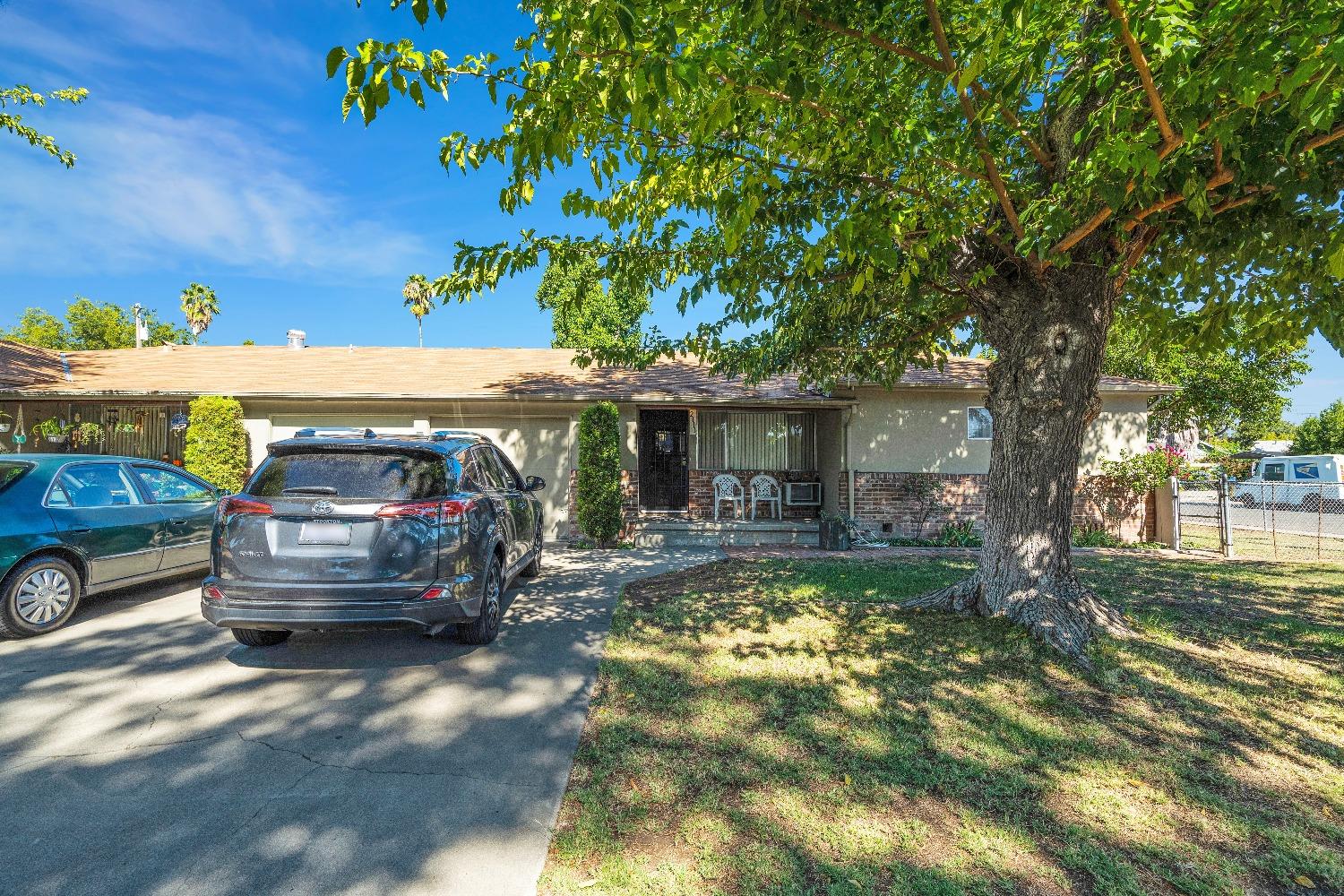 2111 2113 Elmwood Avenue