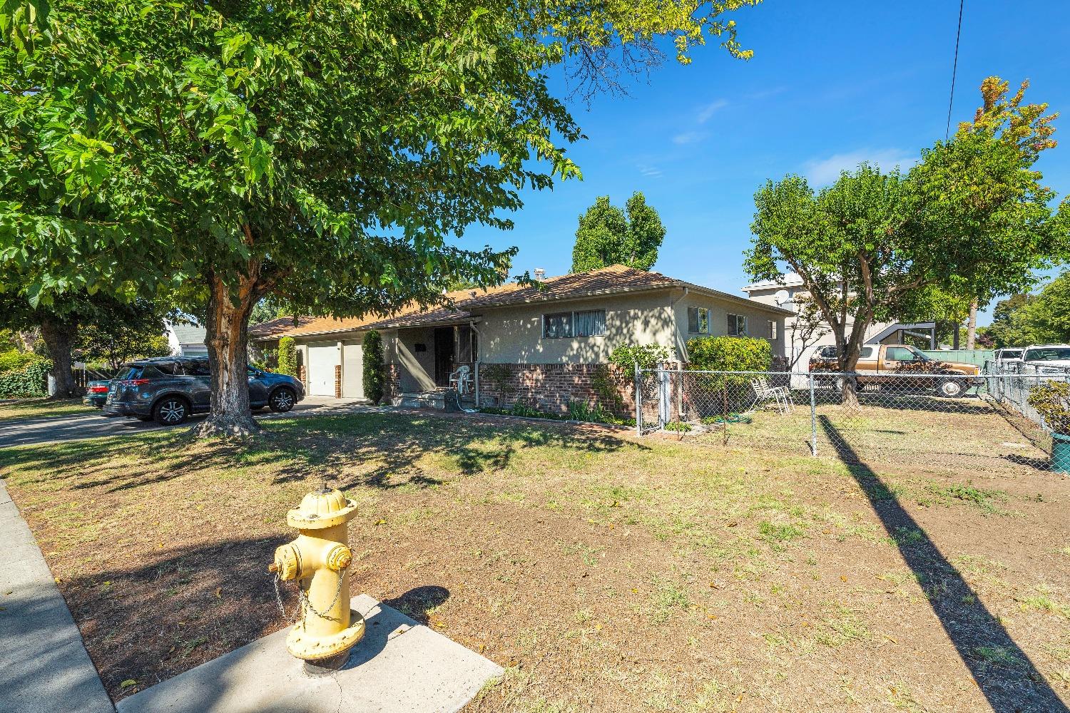 2111 2113 Elmwood Avenue