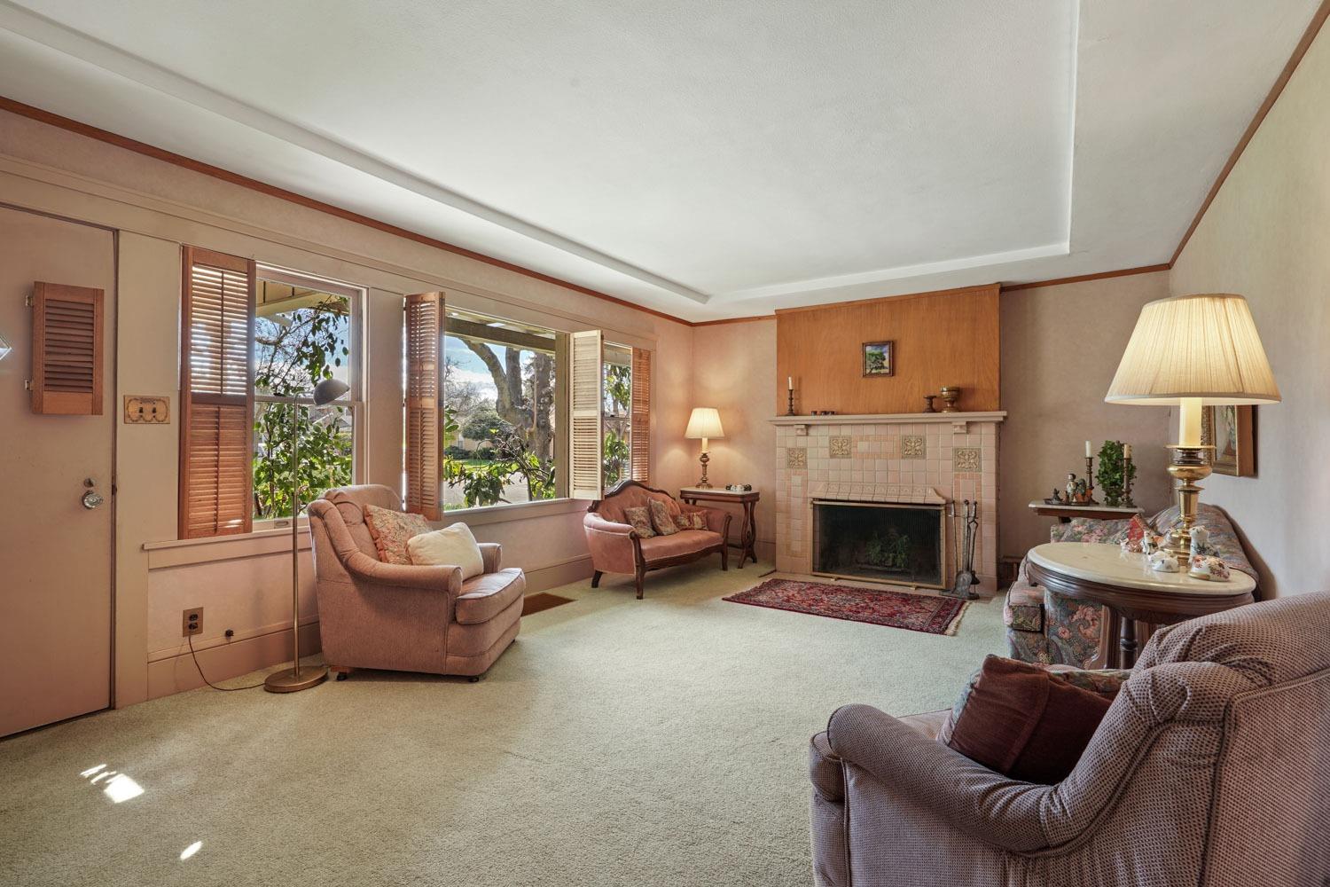 1145 W Magnolia Street