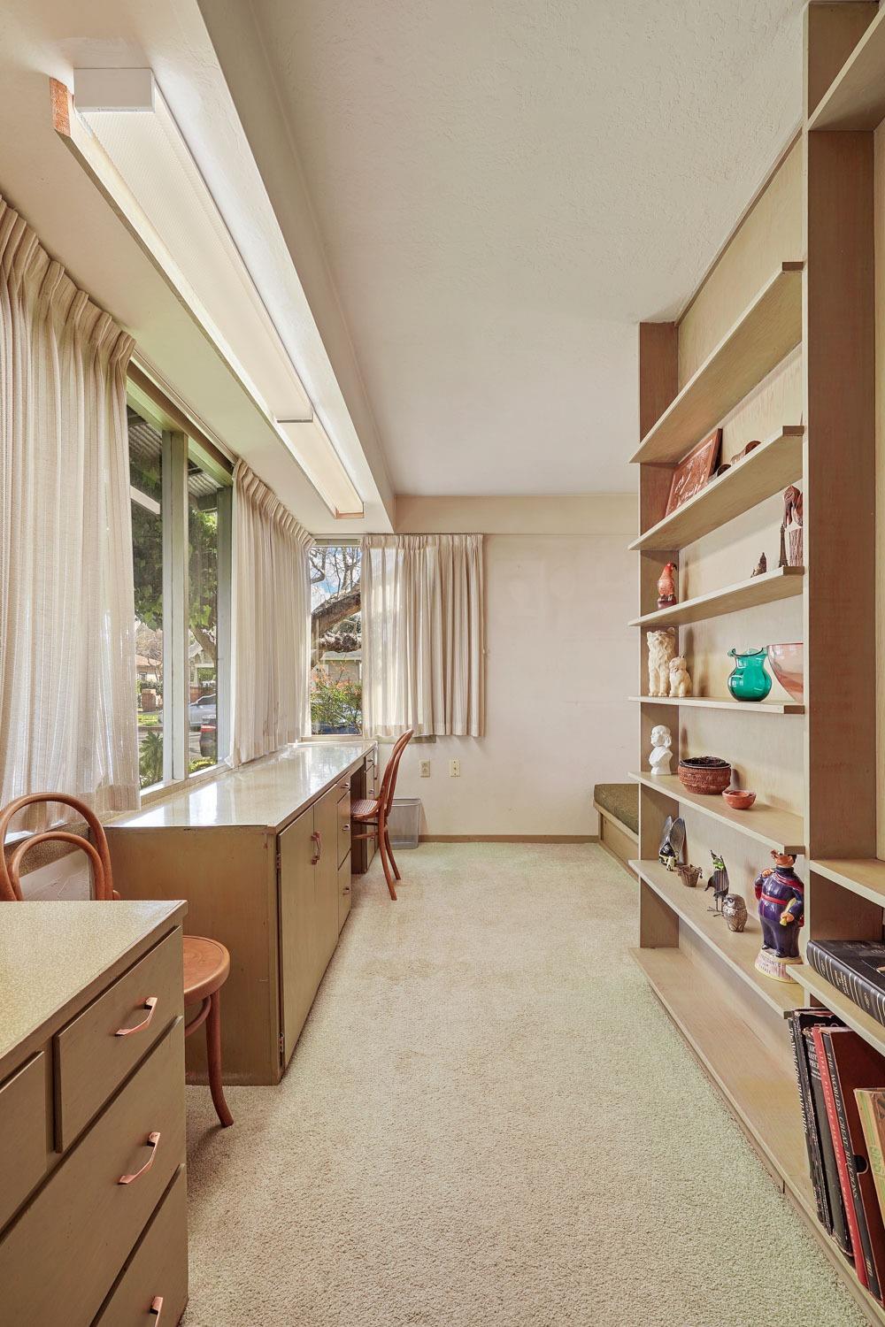 1145 W Magnolia Street