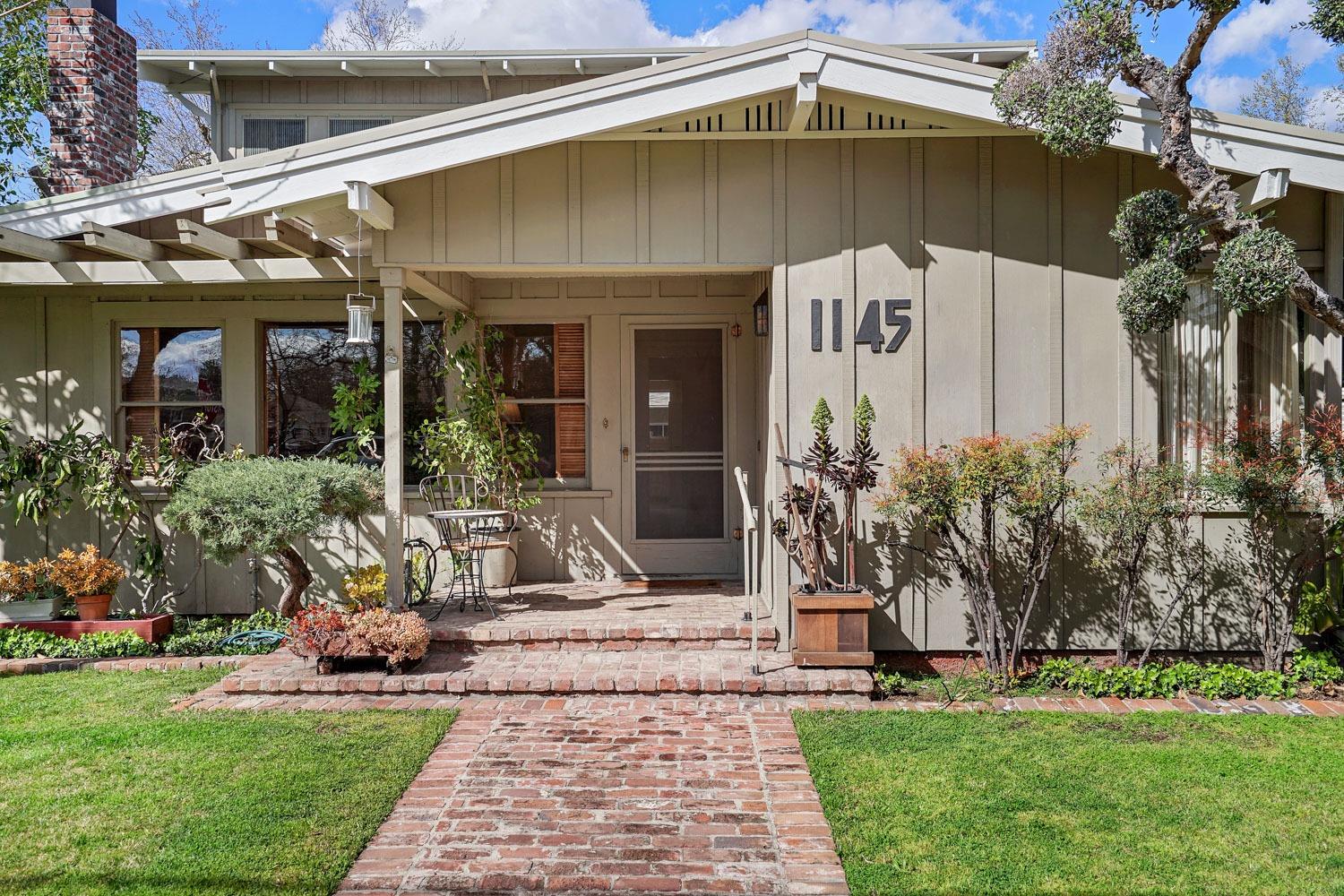 1145 W Magnolia Street