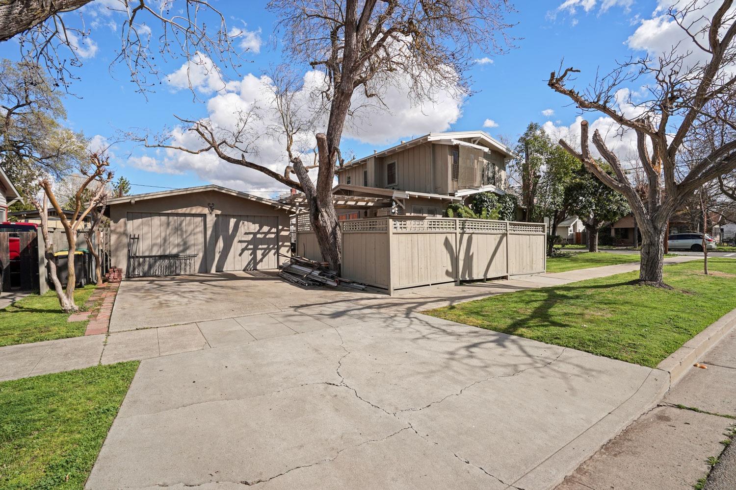 1145 W Magnolia Street