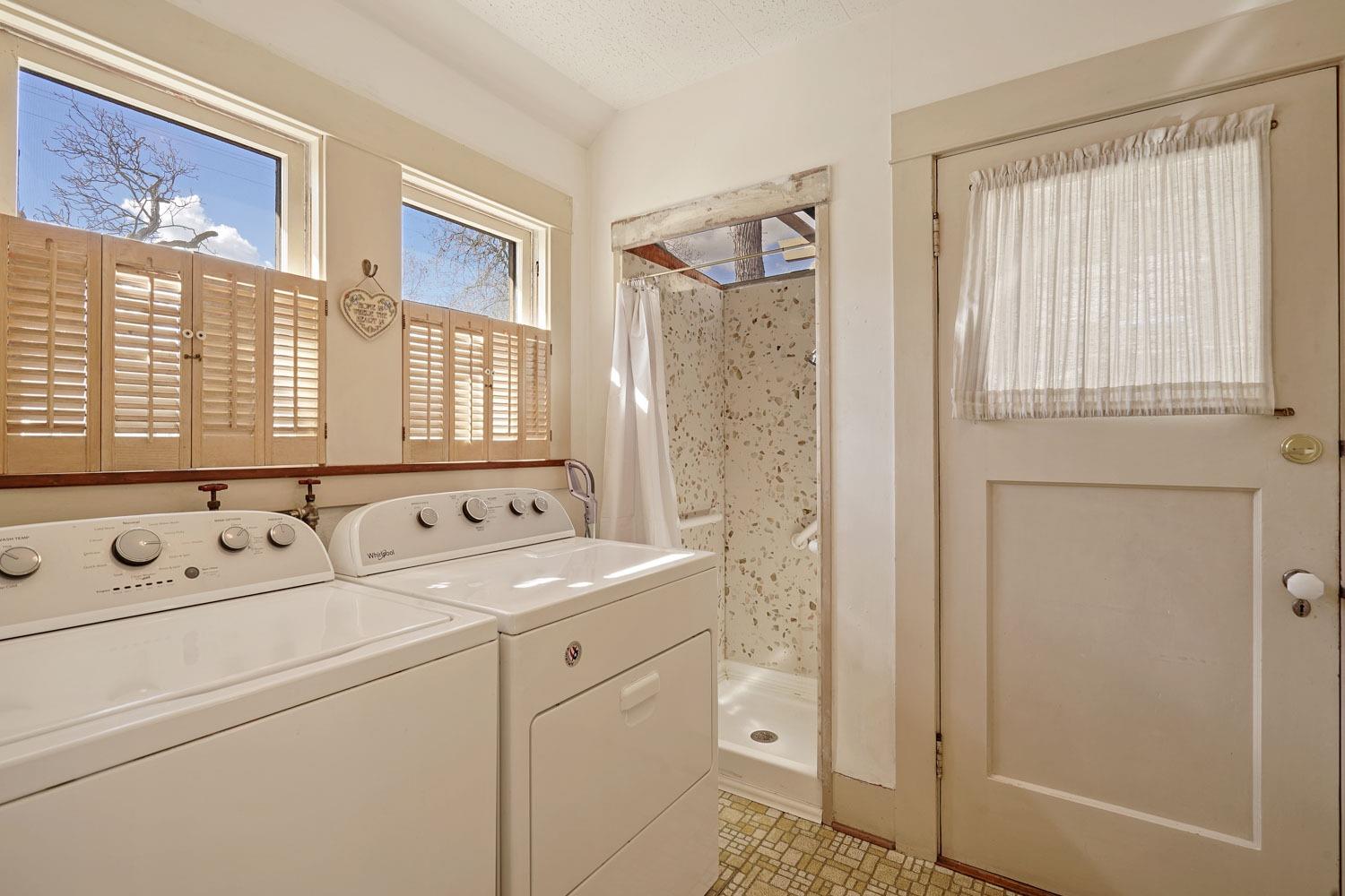 1145 W Magnolia Street