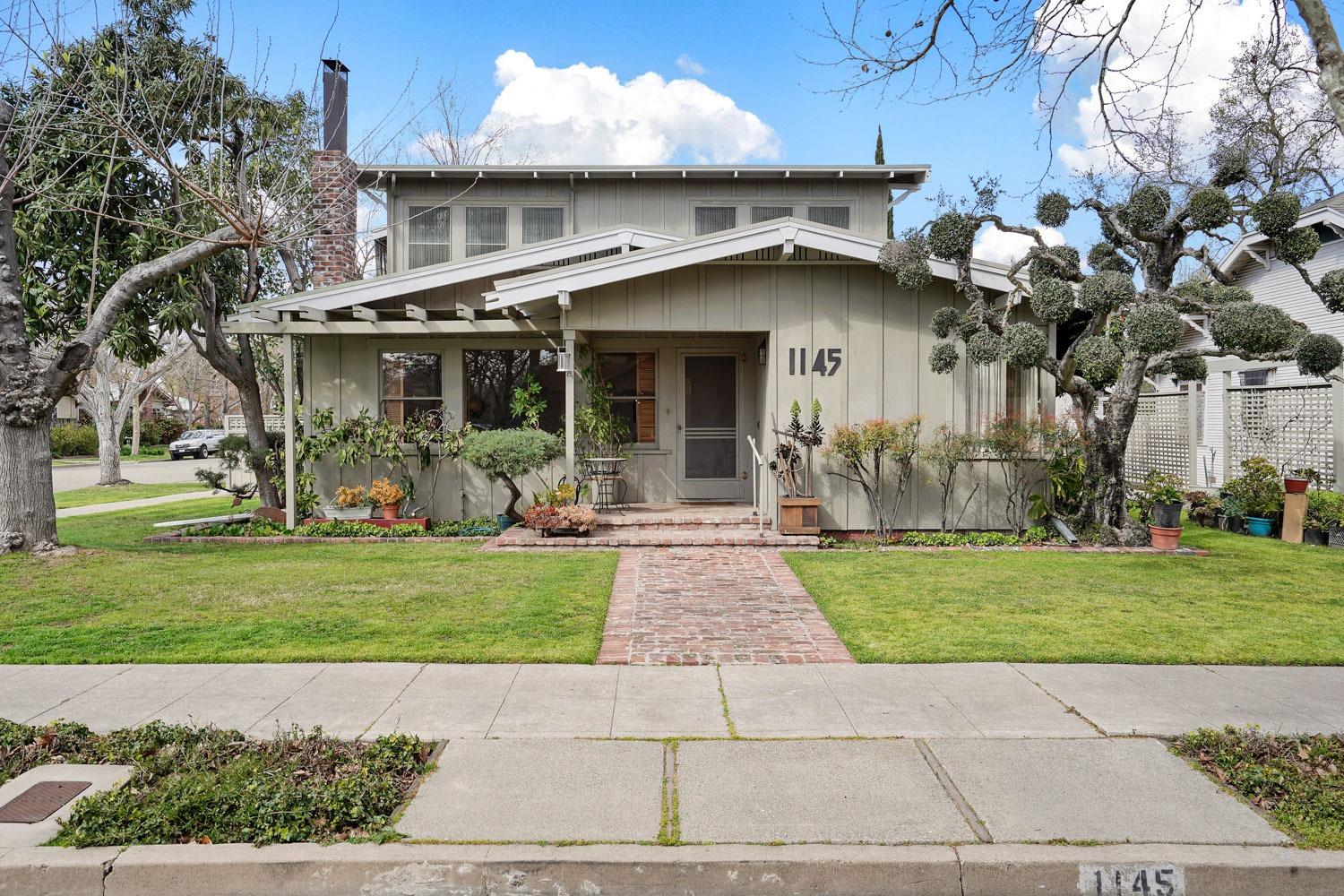 1145 W Magnolia Street