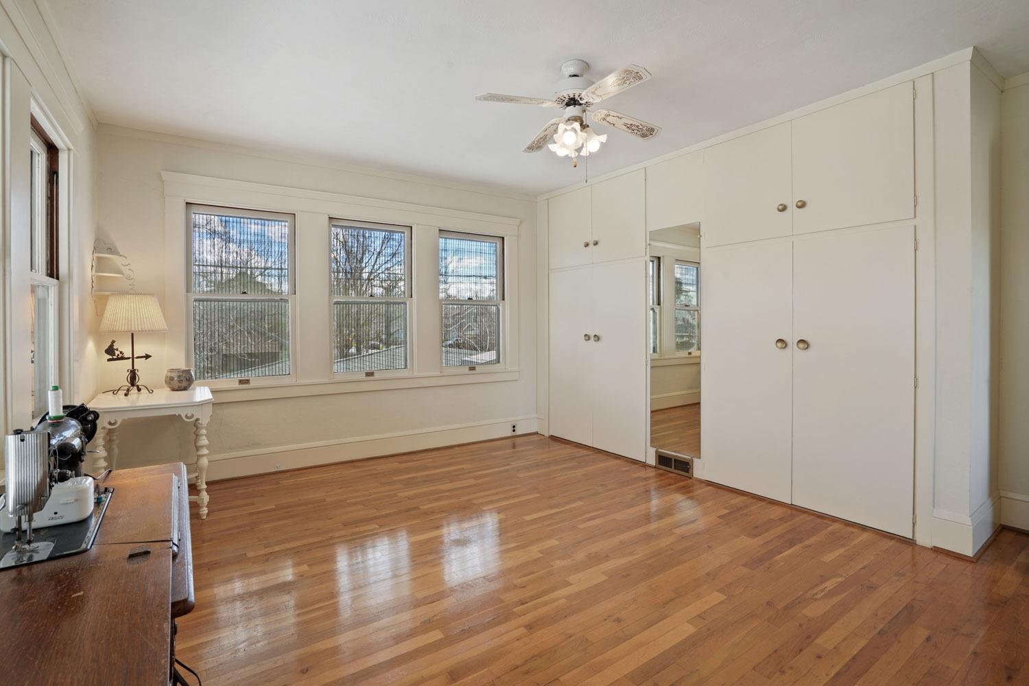 1145 W Magnolia Street