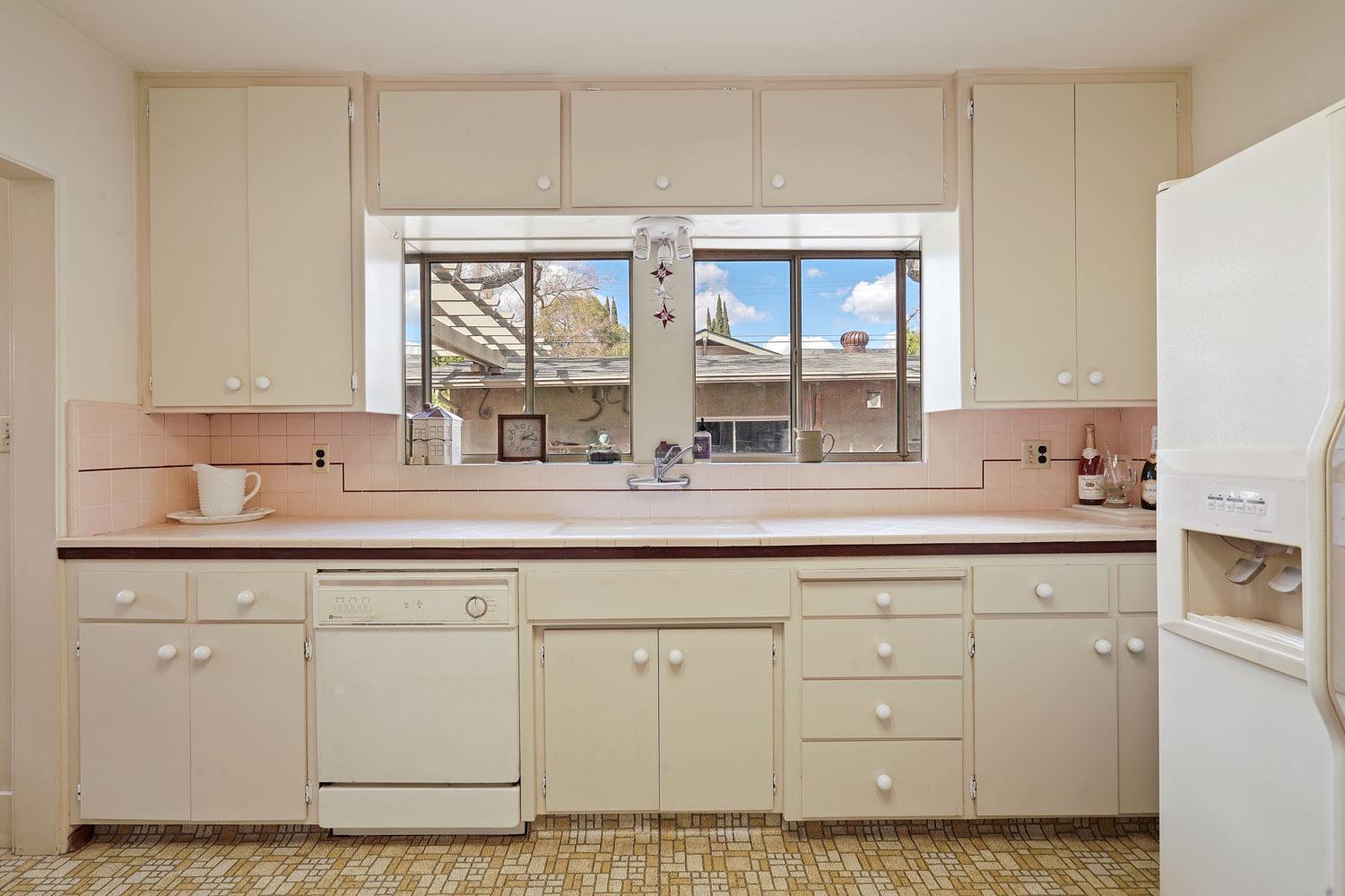 1145 W Magnolia Street