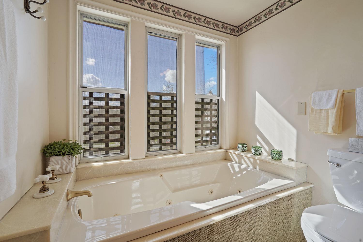 1145 W Magnolia Street