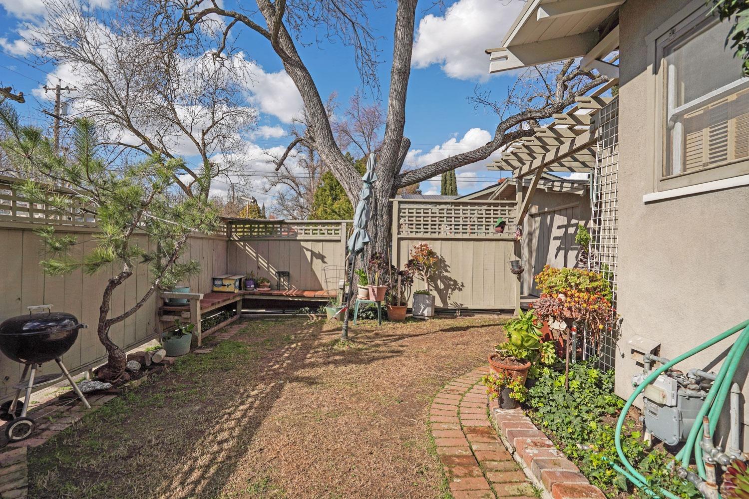 1145 W Magnolia Street